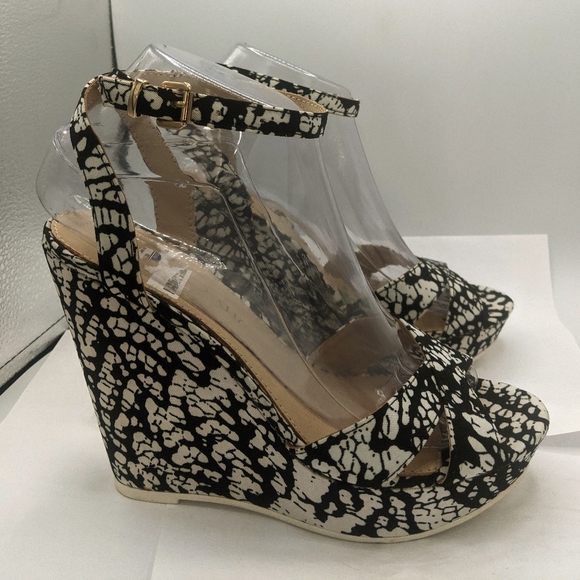 Aldo Black and White Peeptoe Mary Jane Platform Wedges Sz 7.5 - Picture 3 of 7